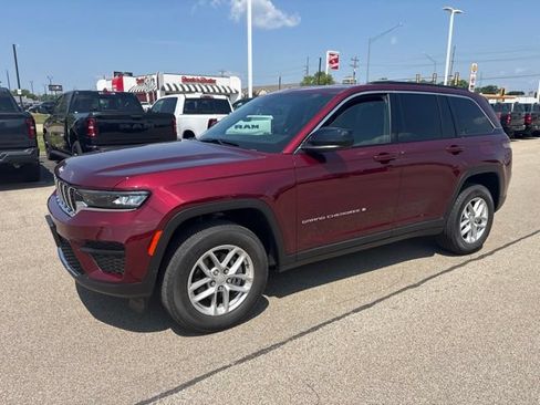 Used 2025 Jeep Grand Cherokee 4WD image 3