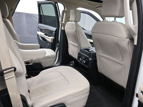 Used 2023 Ford Expedition Platinum image 19
