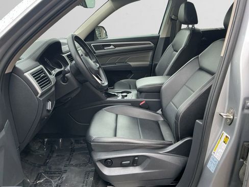 Used 2021 Volkswagen Atlas SE w/ Towing Package image 9