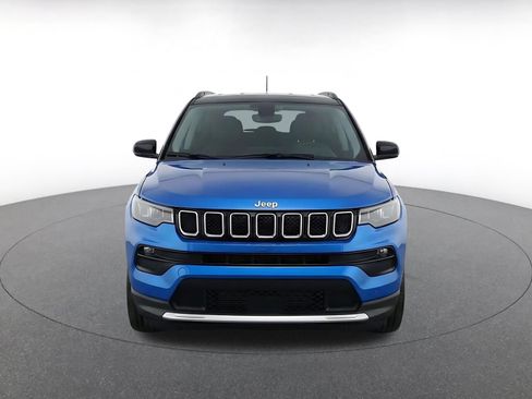 Used 2025 Jeep Compass Limited AWD/4WD image 2