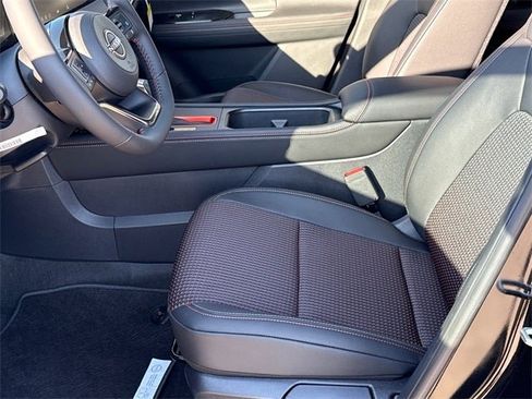 New 2026 Nissan Kicks SR image 18