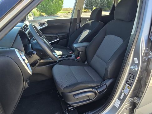 Used 2022 Kia Soul LX w/ Technology Package FWD image 13