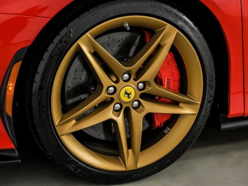Used 2022 Ferrari SF90 Spider image 18