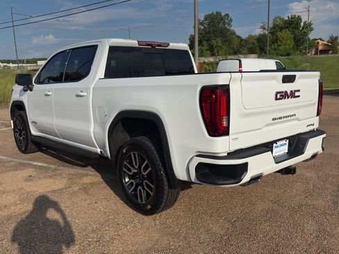 Used 2022 GMC Sierra 1500 AT4 w/ AT4 Premium Package AWD/4WD image 4
