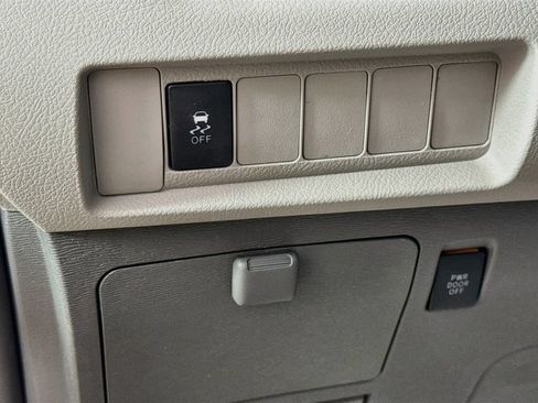 Used 2015 Toyota Sienna LE FWD image 11