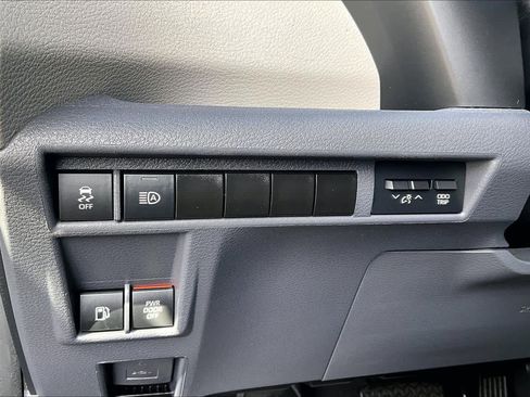 Certified 2023 Toyota Sienna XLE image 35