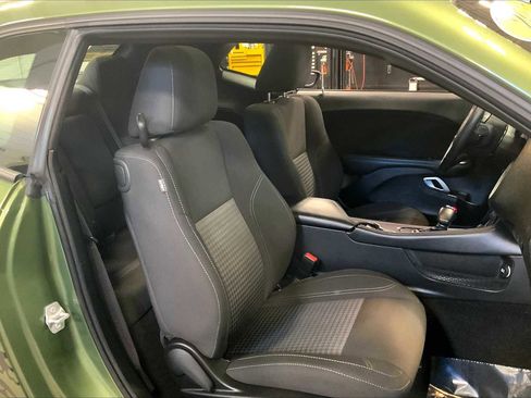 Used 2023 Dodge Challenger SXT w/ Blacktop Package image 9