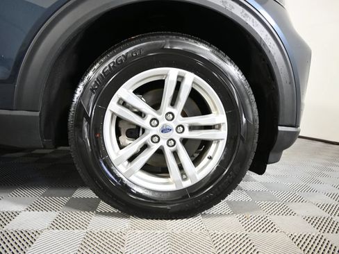Used 2024 Ford Explorer XLT AWD/4WD image 11