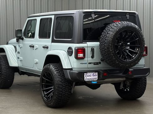 Used 2024 Jeep Wrangler Unlimited w/ Convenience Group AWD/4WD image 3