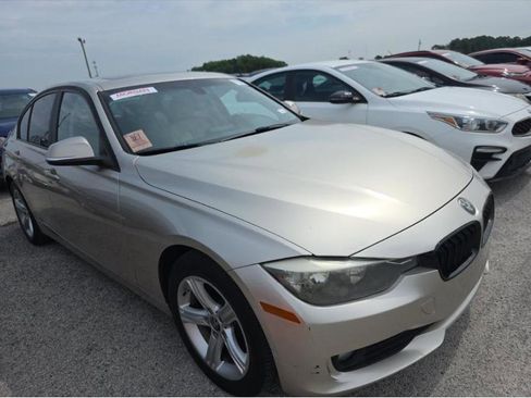 Used 2015 BMW 320i Sedan RWD image 3