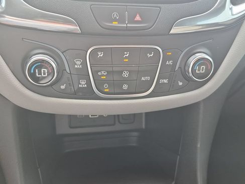 Used 2022 Chevrolet Equinox LT FWD image 18