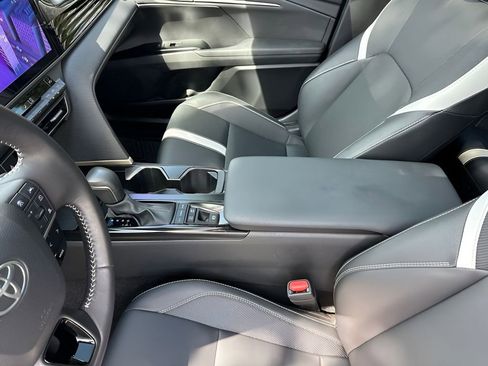Used 2025 Toyota Camry SE w/ Multimedia Upgrade Package FWD image 21