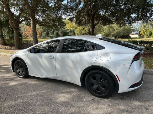 Used 2024 Toyota Prius LE image 3