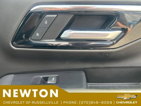 Used 2025 Chevrolet Suburban Z71 w/ Comfort Package AWD/4WD image 26