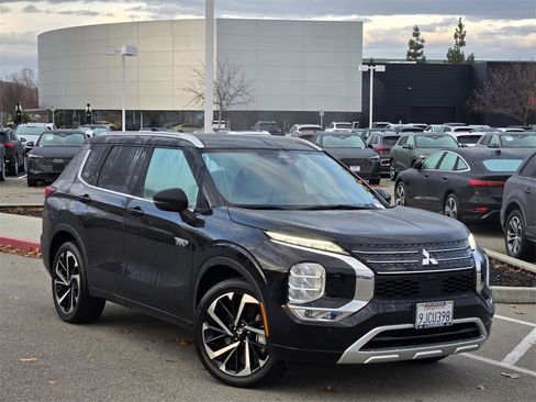 Used 2024 Mitsubishi Outlander SEL Black Edition image 1