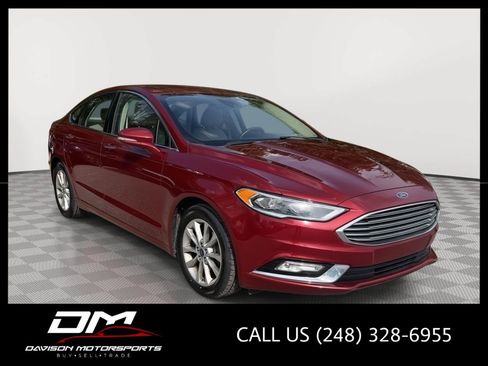 Used 2017 Ford Fusion SE w/ Fusion SE Technology Package FWD image 1