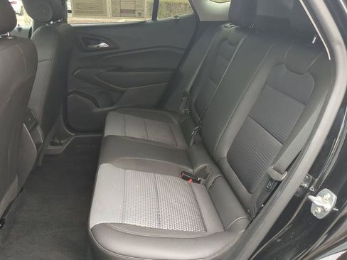 Used 2025 Chevrolet Trax LT w/ LT Convenience Package image 13