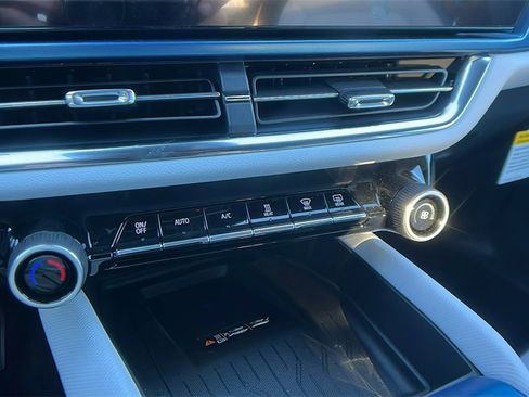 New 2026 Chevrolet Equinox EV LT image 22