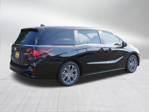 New 2026 Honda Odyssey Touring image 7