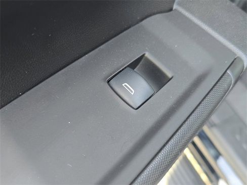 Used 2025 Chevrolet Silverado 1500 Custom image 11