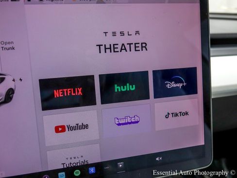 Used 2020 Tesla Model 3 Standard Range Plus image 18