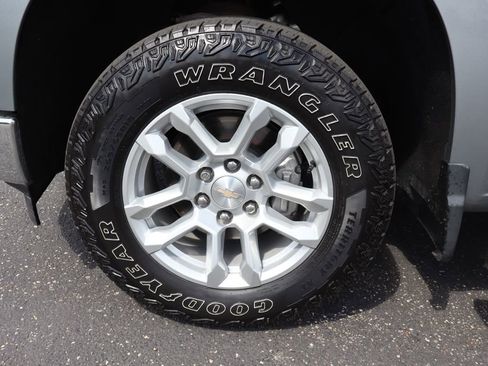 Used 2023 Chevrolet Silverado 1500 LT AWD/4WD image 31
