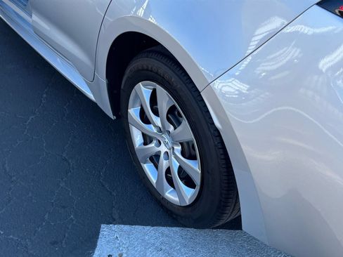Used 2025 Toyota Corolla LE FWD image 30