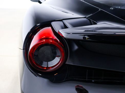 Used 2020 Ferrari 488 Pista image 85