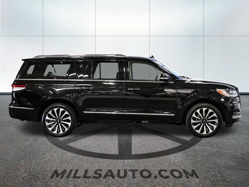 Used 2022 Lincoln Navigator L Reserve image 9