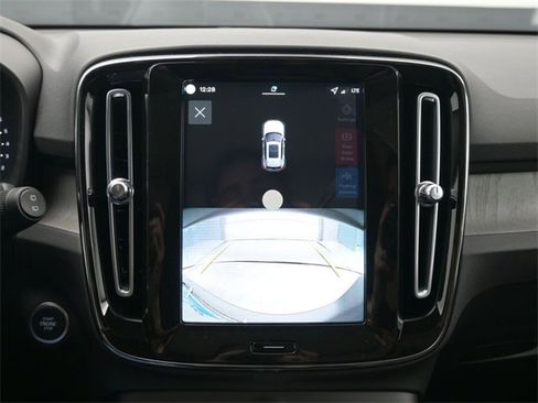 New 2026 Volvo XC40 B5 Core w/ Climate Package image 19