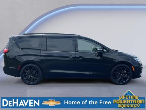Used 2025 Chrysler Pacifica Limited FWD image 7