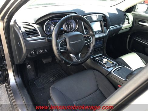 Used 2018 Chrysler 300 Touring w/ Sport Appearance Package RWD image 10