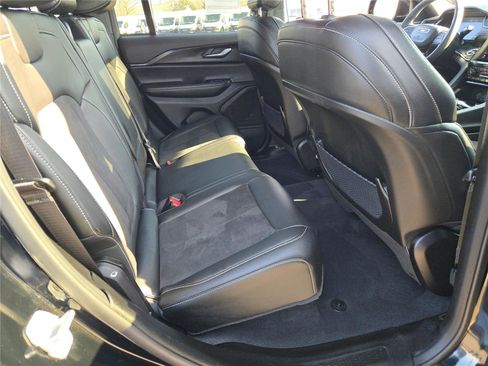 Certified 2025 Jeep Grand Cherokee Altitude image 12