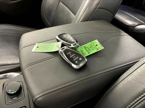 Used 2019 Chevrolet Traverse LT w/ LT Premium Package FWD image 36