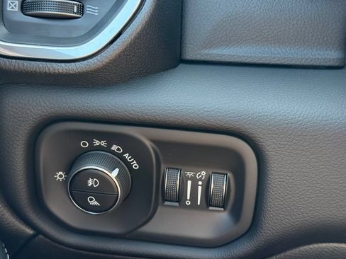 New 2027 RAM 2500 Laramie w/ Night Edition AWD/4WD image 19