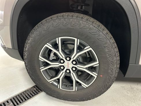 New 2026 GMC Acadia AT4 w/ Luxury Package AWD/4WD image 9