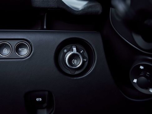 Used 2025 McLaren Artura image 54