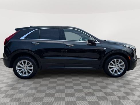 Used 2022 Cadillac XT4 Luxury w/ Cold Weather Package AWD/4WD image 9