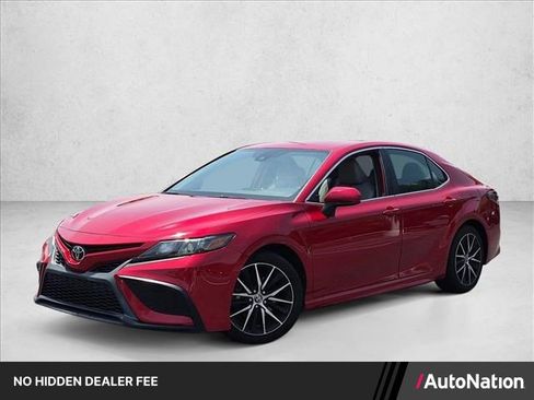 Used 2021 Toyota Camry SE FWD image 1