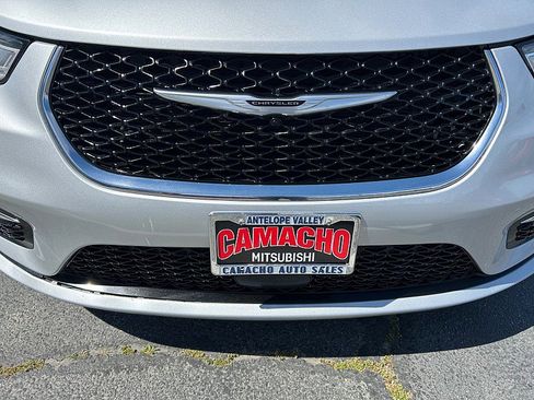 Used 2024 Chrysler Pacifica Touring-L image 10