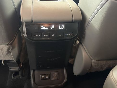 Used 2021 Toyota Highlander Limited w/ Protection Package #3 (TMS) AWD/4WD image 22