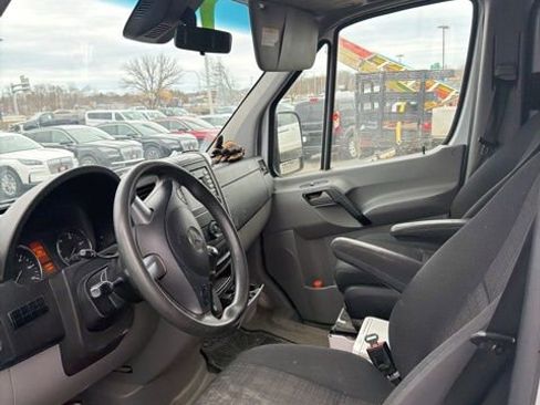 Used 2017 Mercedes-Benz Sprinter 2500 image 4
