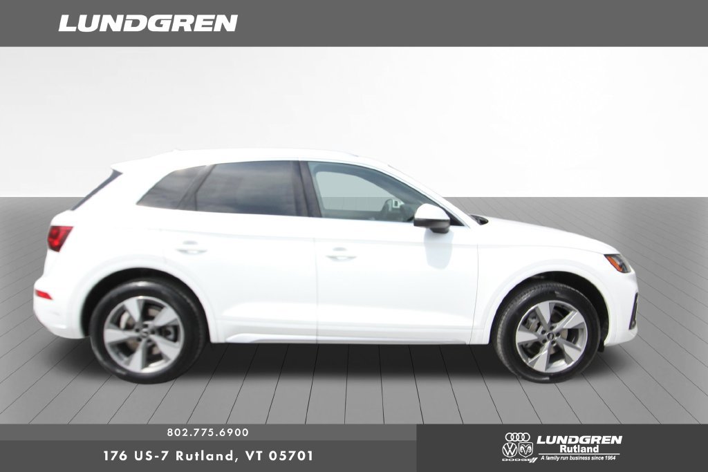 Used 2023 Audi Q5 2.0T Premium w/ Convenience Package AWD/4WD image 3