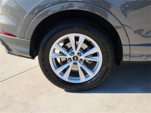 Certified 2025 Audi Q3 2.0T Premium w/ Convenience Package image 9