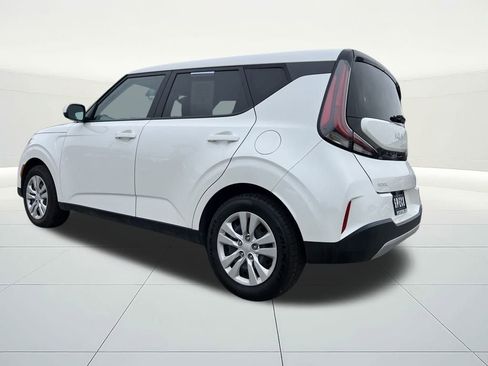Used 2023 Kia Soul LX image 3