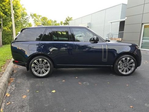 Used 2023 Land Rover Range Rover SE AWD/4WD image 5