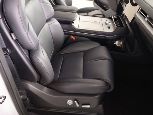New 2026 Lincoln Navigator Premiere AWD/4WD image 14