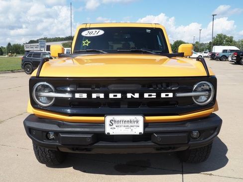 Used 2021 Ford Bronco Outer Banks image 2