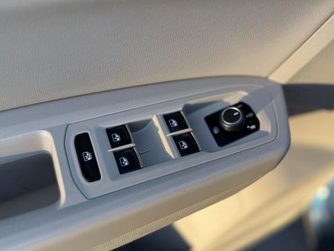 Used 2019 Volkswagen Atlas SE w/ Towing Package image 17