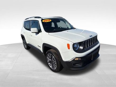 Used 2018 Jeep Renegade Latitude w/ Cold Weather Group image 3
